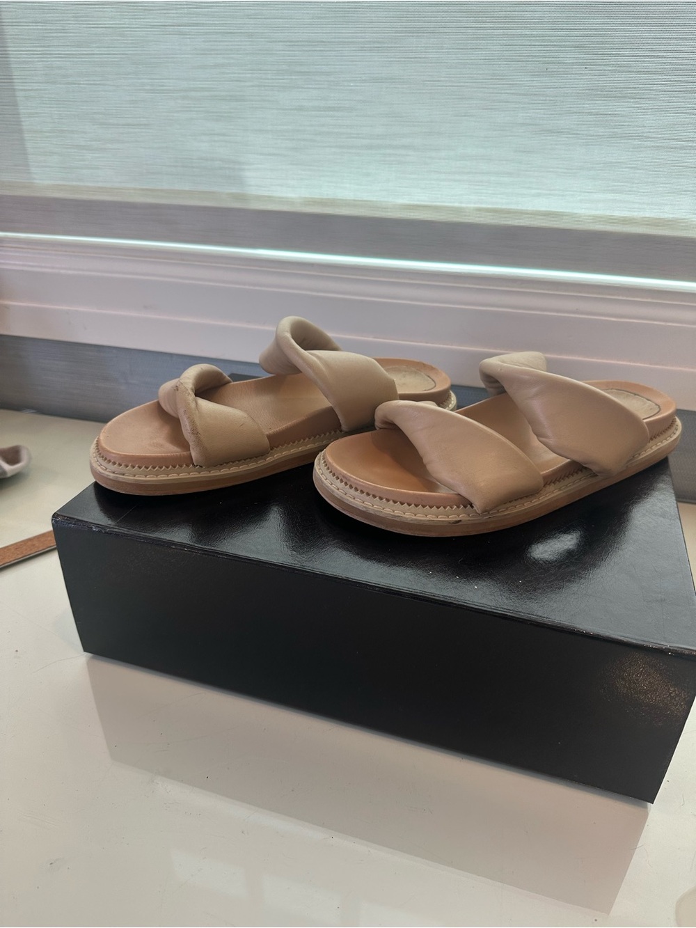 Alias Mae Neutral Twisted Strap Slide Sandals sz 39
